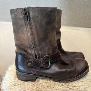 CLARKS Suede & Leather Boots w/Buckle and Zipper. size 10